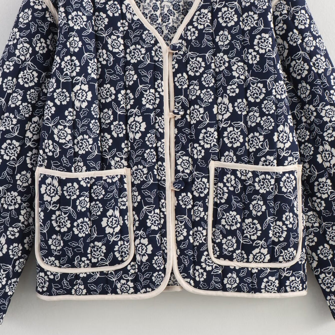 Damen gesteppte Jacke mit floralem Allover, V-Ausschnitt, Kontrastpaspel und aufgesetzten Taschen Echo Archiv