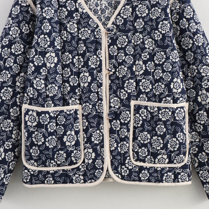 Damen gesteppte Jacke mit floralem Allover, V-Ausschnitt, Kontrastpaspel und aufgesetzten Taschen Echo Archiv