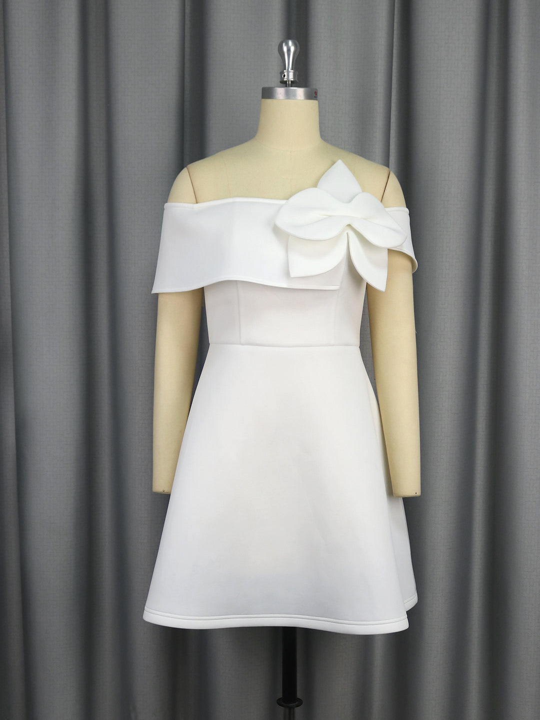 Damen Off-Shoulder Kleid mit großem Schleifenakzent Echo Archiv