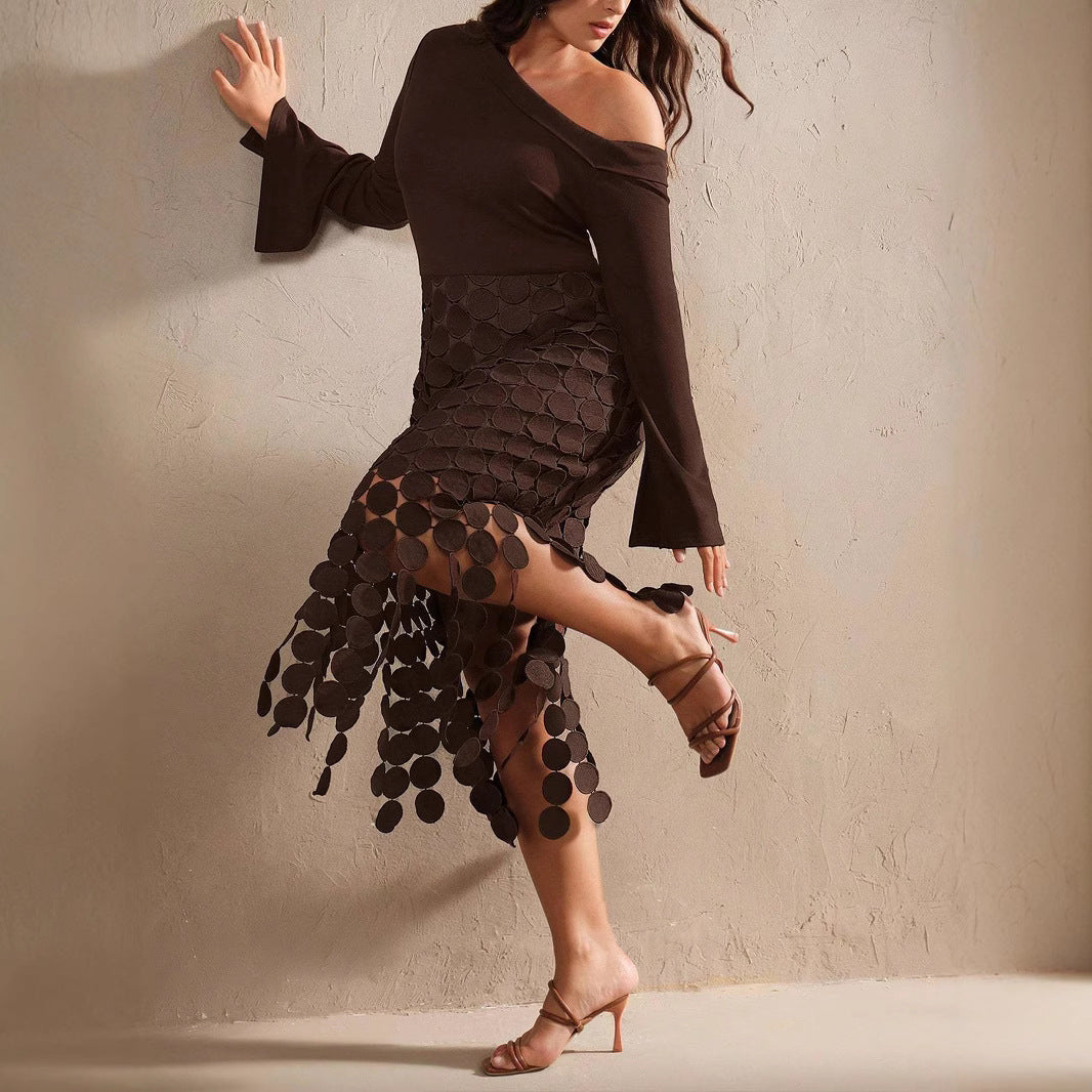 Damen Asymmetrisches Midikleid mit Ein-Schulter-Oberteil und Kreisapplikationsrock – Avérine