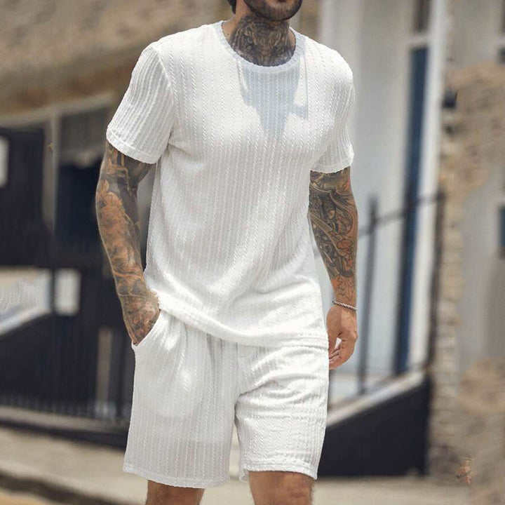 Herren Sommerliches Freizeit-Set mit strukturiertem T-Shirt und Shorts Echoarchiv