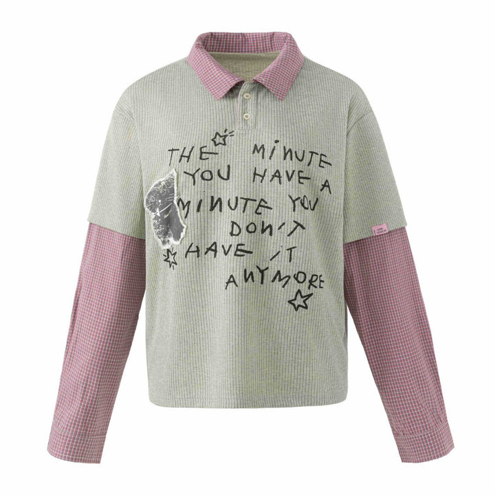 Unisex Lagenlook Strick-Poloshirt mit karierter Einsatzärmeln und Statement-Print Echoarchiv
