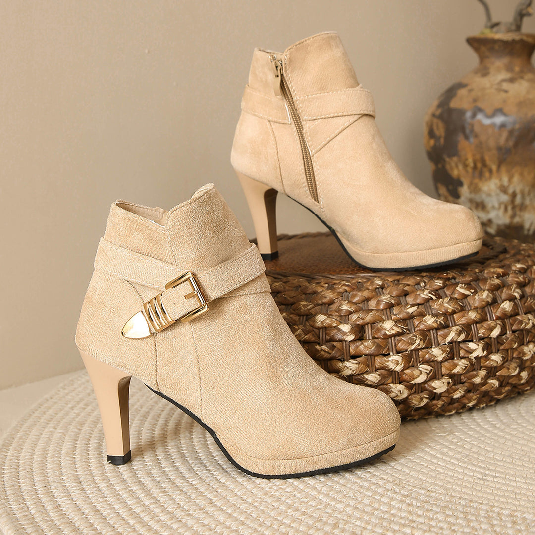 Damen Elegante Ankle-Boots mit hohem Absatz, seitlichem Reißverschluss und dekorativem Schnallengurt – Varelle