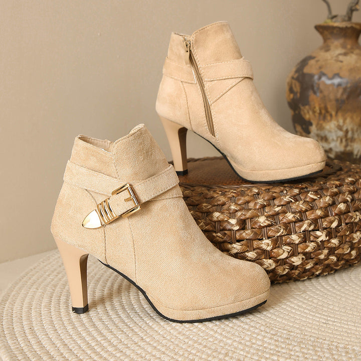 Damen Elegante Ankle-Boots mit hohem Absatz, seitlichem Reißverschluss und dekorativem Schnallengurt – Varelle