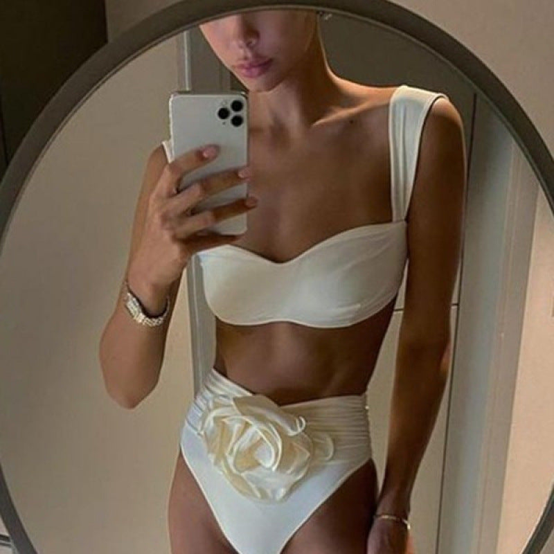 Damen Hochgeschnittener Bikini mit raffiniertem Rüschendetail Echo Archiv