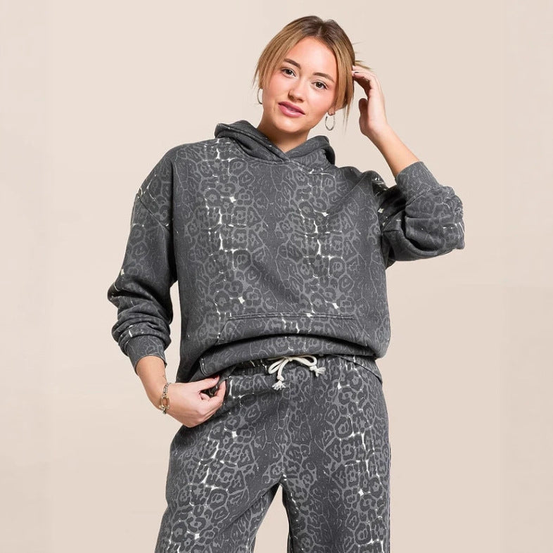 Damen nan zweiteiliges Freizeitset mit Oversize-Kapuzenpullover und weiter Komforthose aus angerautem Sweat mit Animal-Print Echo Archiv