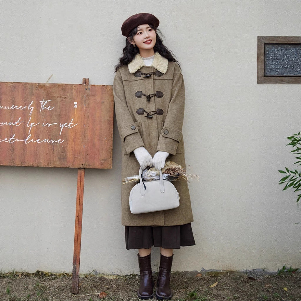 Damen Langer Duffle‑Mantel mit Teddykragen, Knebelverschlüssen und aufgesetzten Taschen Echoarchiv