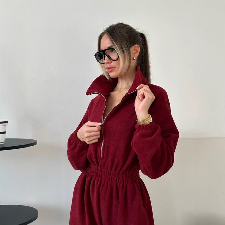 Damen kuscheliger Plüsch-Jumpsuit mit halbem Reißverschluss und elastischer Taille – Solévia