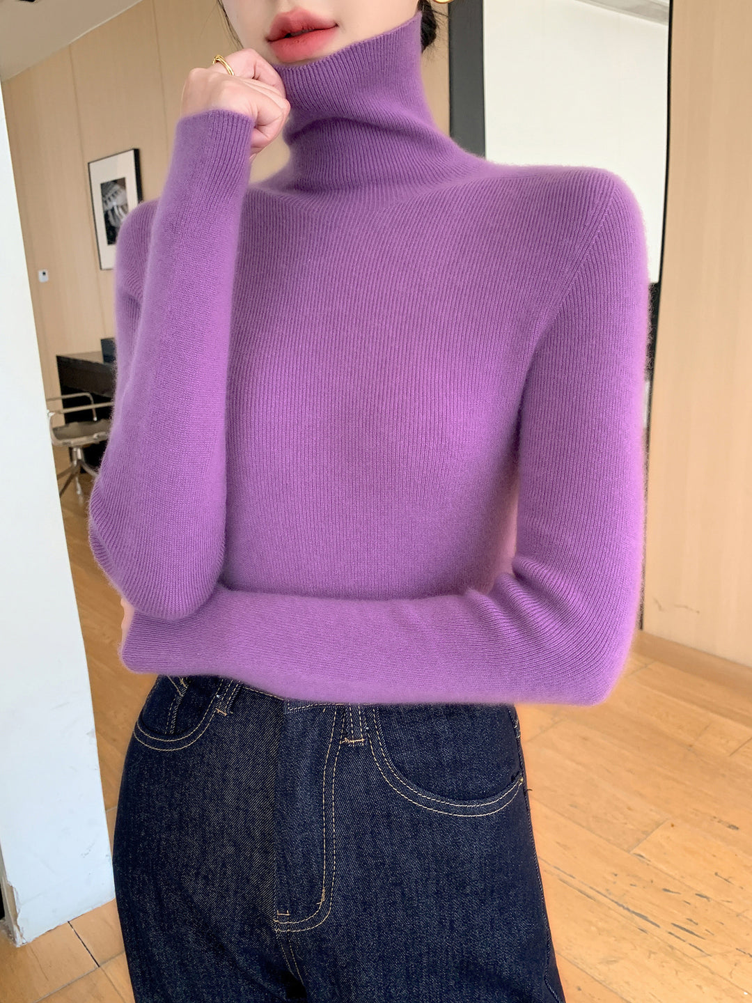 Damen Schlanker Feinstrickpullover mit hohem Rollkragen und feiner Rippstruktur Echoarchiv