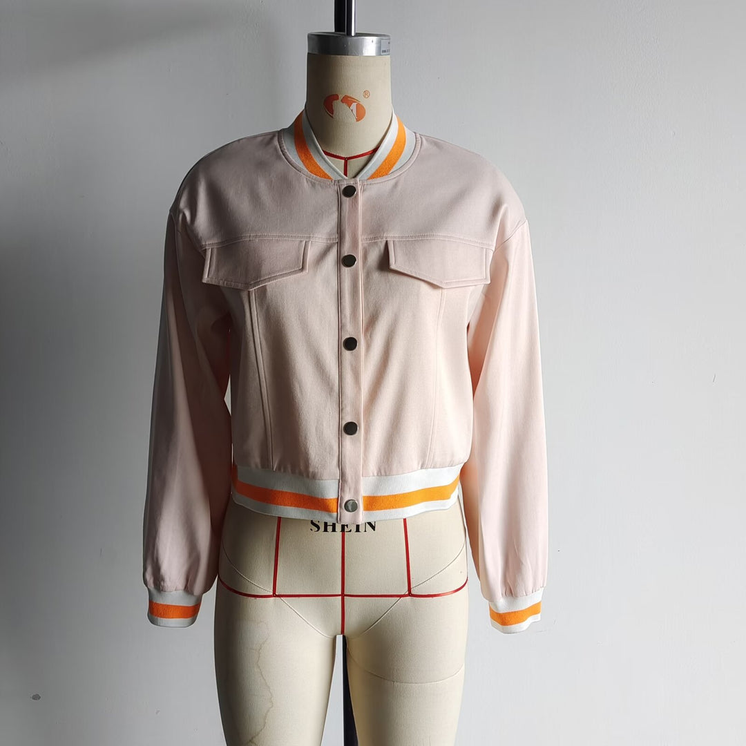 Damen cropped Blousonjacke mit Druckknopfleiste, gestreiften Rippbündchen und aufgesetzten Brustklappen – Célinea