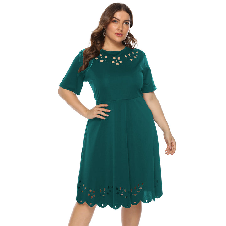 Damen elegantes Kleid mit durchbrochenem Kragen und wellenförmigem Saum Echo Archiv