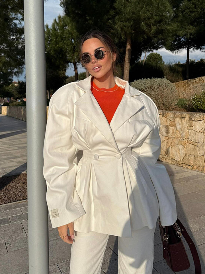 Damen Taillierter Oversize-Blazer mit betonter Schulterpartie und Kellerfalten Echoarchiv