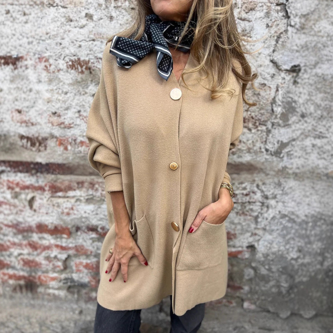 Damen Oversize Strickmantel-Cardigan mit aufgesetzten Taschen und Zierknöpfen – Veloura