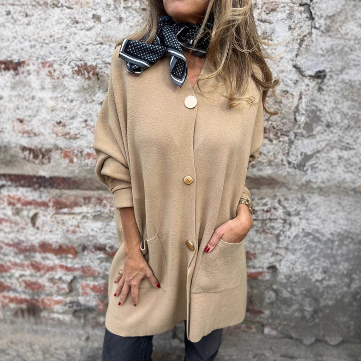 Damen Oversize Strickmantel-Cardigan mit aufgesetzten Taschen und Zierknöpfen – Veloura