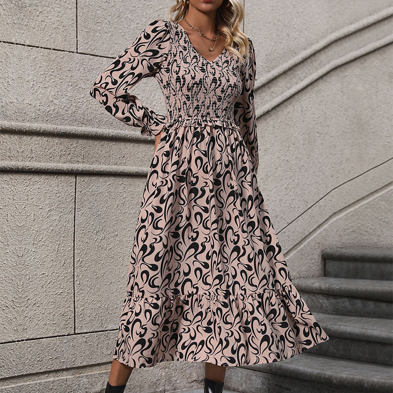Damen Midikleid mit elastischem Smock-Oberteil, abstraktem Allover‑Print und ausgestelltem Volant‑Saum – Élara