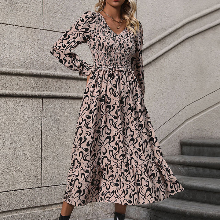 Damen Midikleid mit elastischem Smock-Oberteil, abstraktem Allover‑Print und ausgestelltem Volant‑Saum – Élara