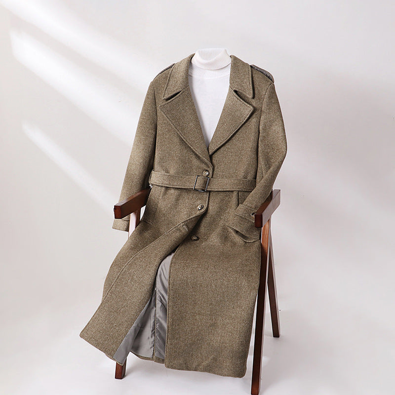 Herren Maxilanger Wollmix-Übermantel mit kastiger Silhouette, Schalkragen und dekorativen Schulterpatten Echoarchiv