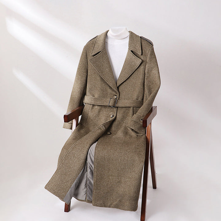 Herren Maxilanger Wollmix-Übermantel mit kastiger Silhouette, Schalkragen und dekorativen Schulterpatten Echoarchiv