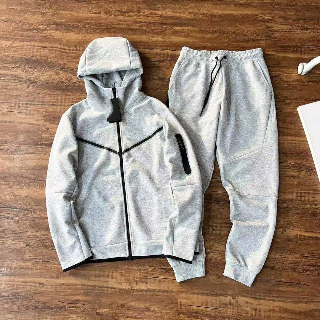 Herren modernes Trainingsanzug-Set mit ergonomischem Schnitt und atmungsaktiven Materialien Echoarchiv