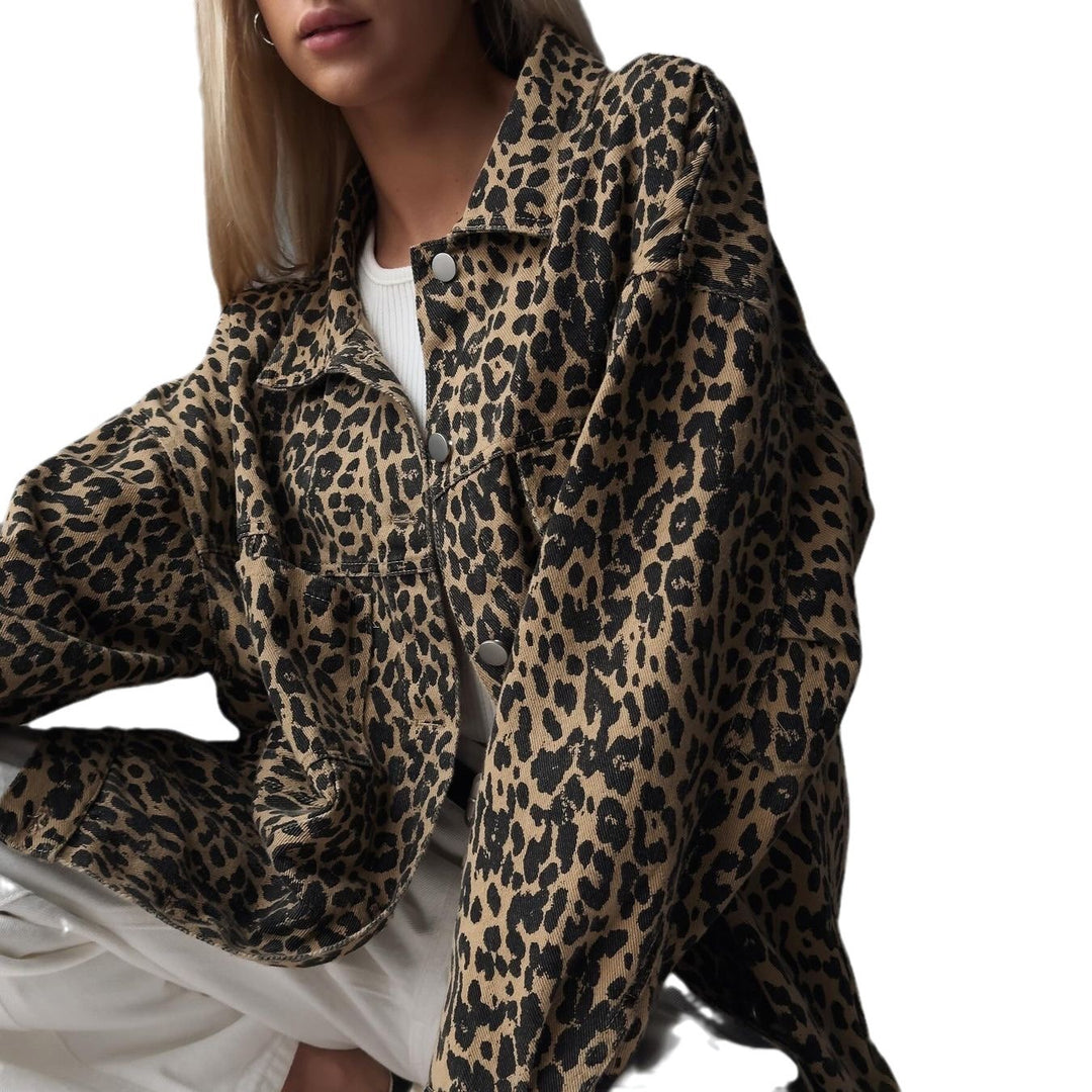 Damen Oversize-Jeansjacke mit Leopardenprint und aufgesetzten Brusttaschen – Célinea
