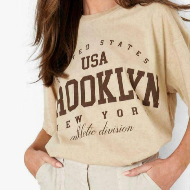Damen Oversized T-Shirt mit sportlichem Brooklyn-Design und relaxed Fit Echo Archiv