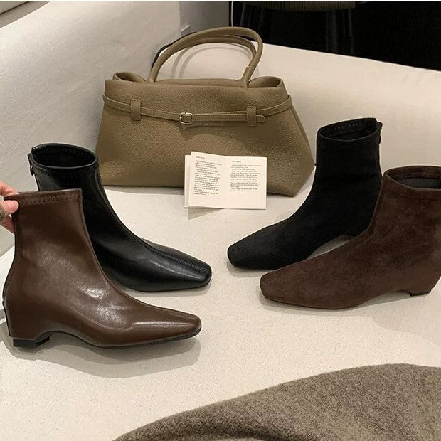 Damen Knöchelhohe Leder-Stiefelette mit quadratischer Zehenpartie, Mittelnähte und elastischem Schaft Echo Archiv