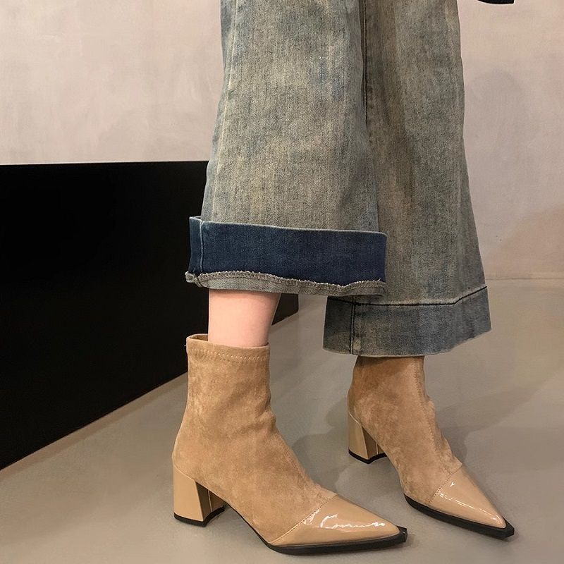 Damen Spitz zulaufende Stiefelette mit Wildlederschaft, patentierter Zehenkappe und sculpted Blockabsatz – Varelle