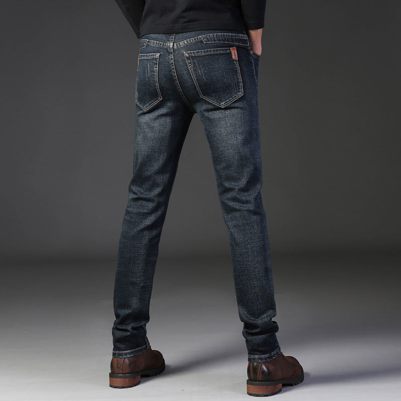 Herren schmal geschnittene Jeans mit angenehmem Stretch-Anteil und modernen Details Echoarchiv