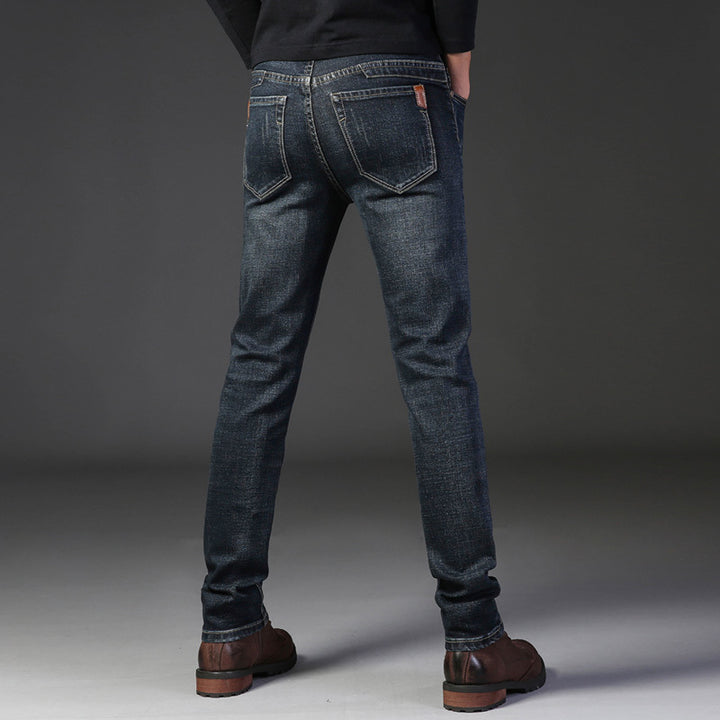 Herren schmal geschnittene Jeans mit angenehmem Stretch-Anteil und modernen Details Echoarchiv