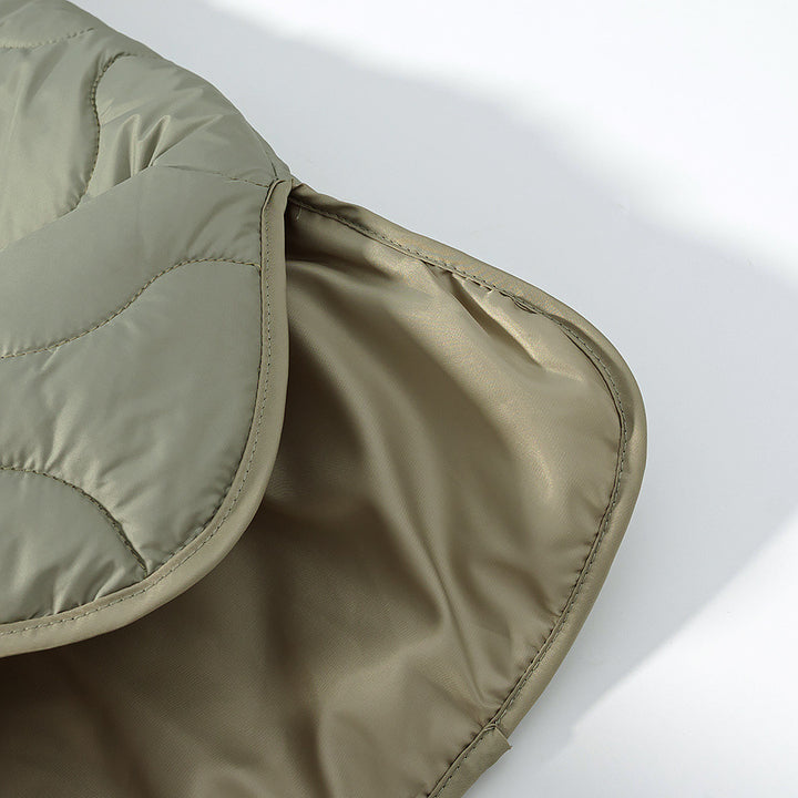 Damen Leichte gesteppte Jacke mit Rundhalsausschnitt, Steppwellen und Druckknöpfen Echoarchiv