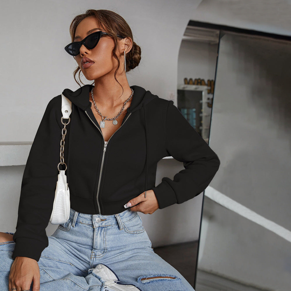 Damen kurze Kapuzenjacke mit durchgehendem Reißverschluss taillierter Silhouette und elastischen Bündchen – Célinea