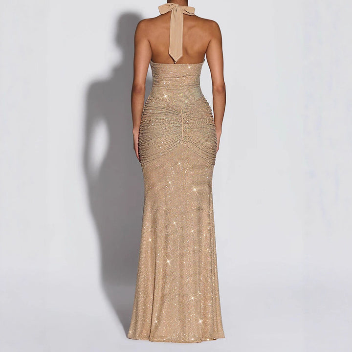 Damen Glamouröses Abendkleid mit tiefem V-Ausschnitt und funkelnden Details Echo Archiv