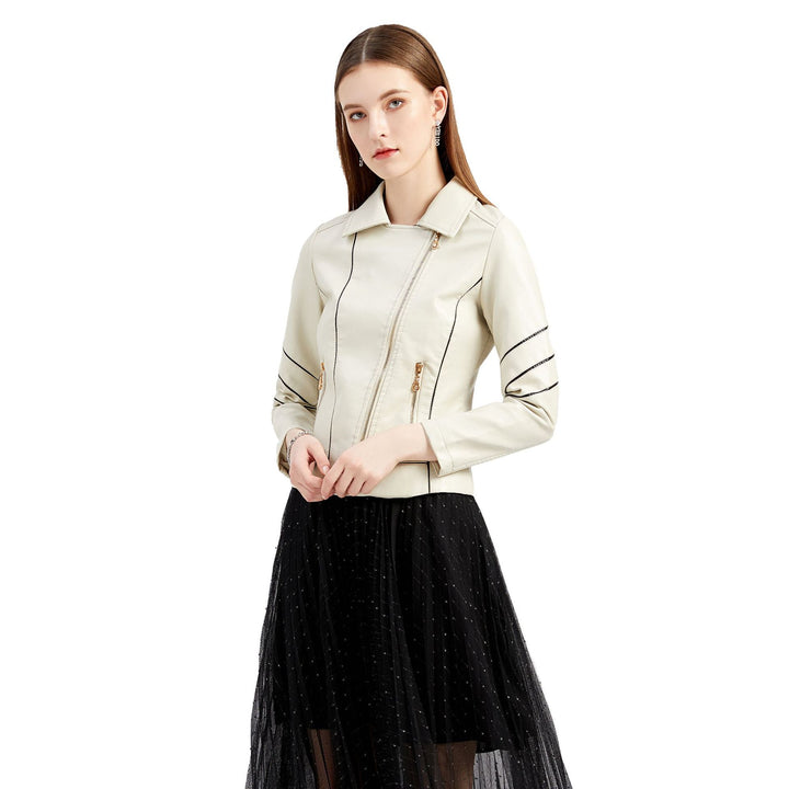 Damen nan taillierte Kunstleder-Bikerjacke mit asymmetrischem Reißverschluss und Ziernähten Echo Archiv