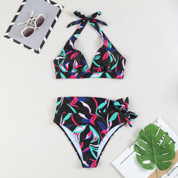 Damen Bikini-Set mit verspieltem Haltertop und hochgeschnittenem Höschen Echo Archiv
