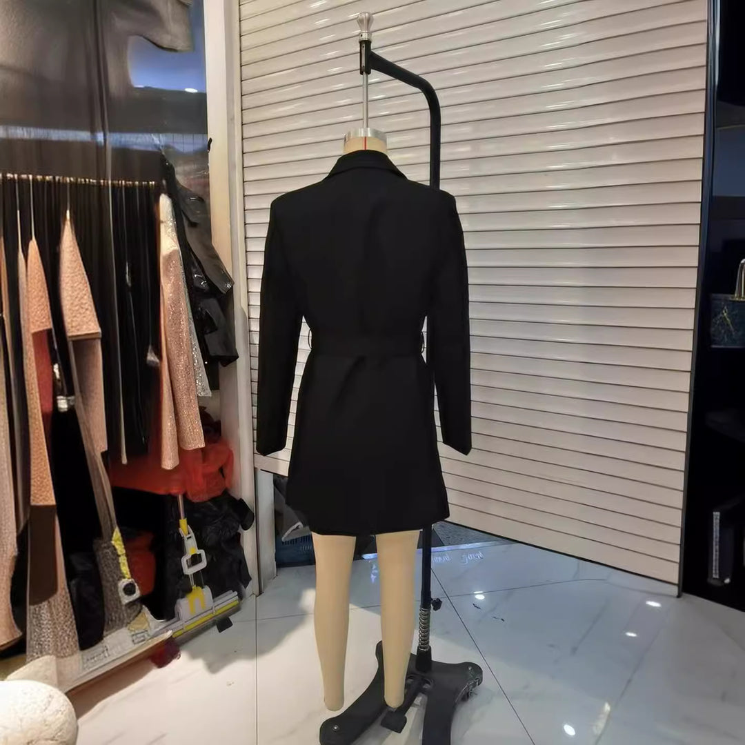 Damen taillierter Gürtel-Blazer mit asymmetrischem Schalkragen und Pattentaschen – Valéne