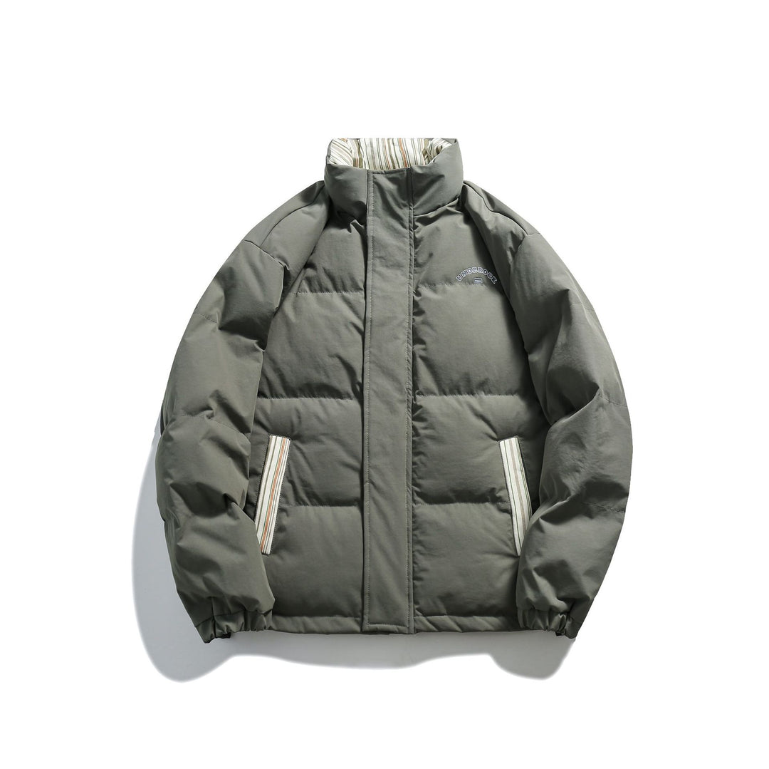 Unisex Kurz geschnittene wattierte Pufferjacke mit hohem Stehkragen und gestreiften Taschenblenden Echoarchiv