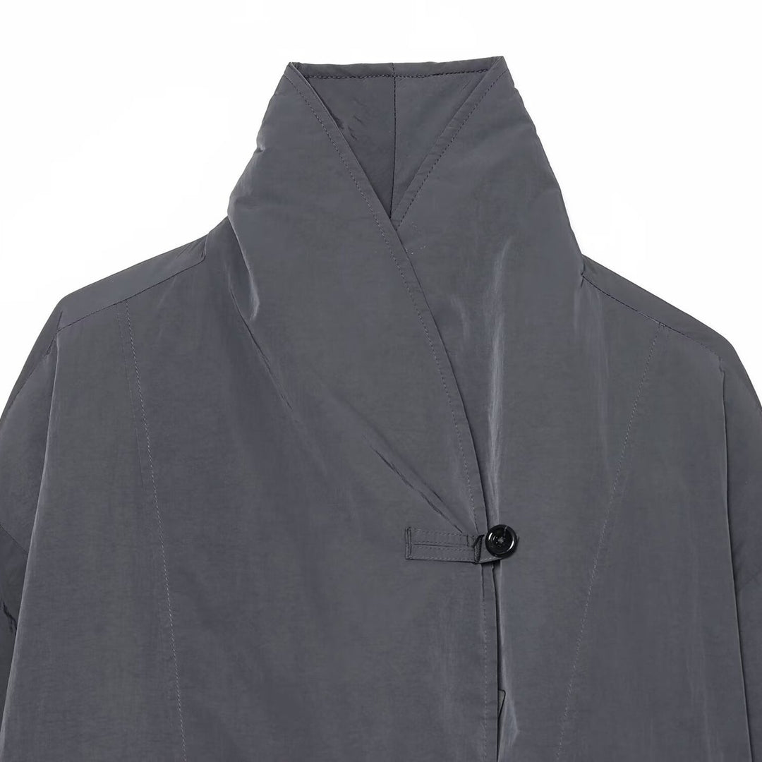 Damen Leichte Cropped Nylonjacke mit hohem Funnelkragen, Oversize-Schnitt und elastischen Bündchen Echoarchiv