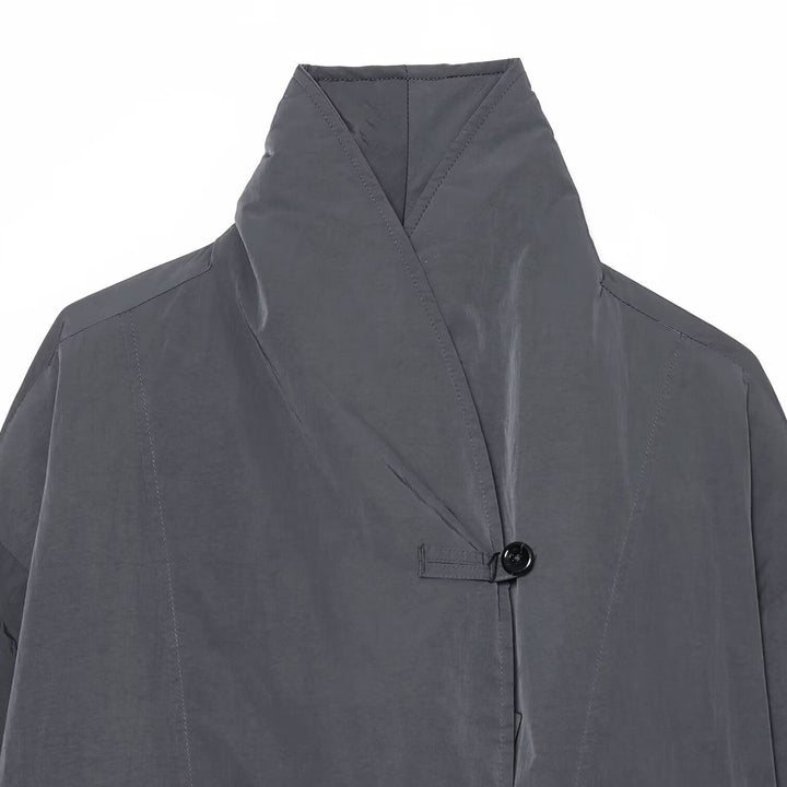 Damen Leichte Cropped Nylonjacke mit hohem Funnelkragen, Oversize-Schnitt und elastischen Bündchen Echoarchiv