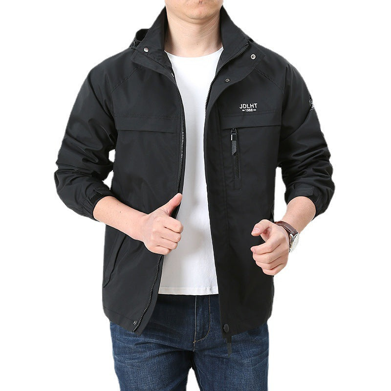 Herren Atmungsaktive Übergangs-Softshelljacke im Field‑Stil mit verdeckter Kapuze und Reißverschluss‑Brusttasche Echoarchiv