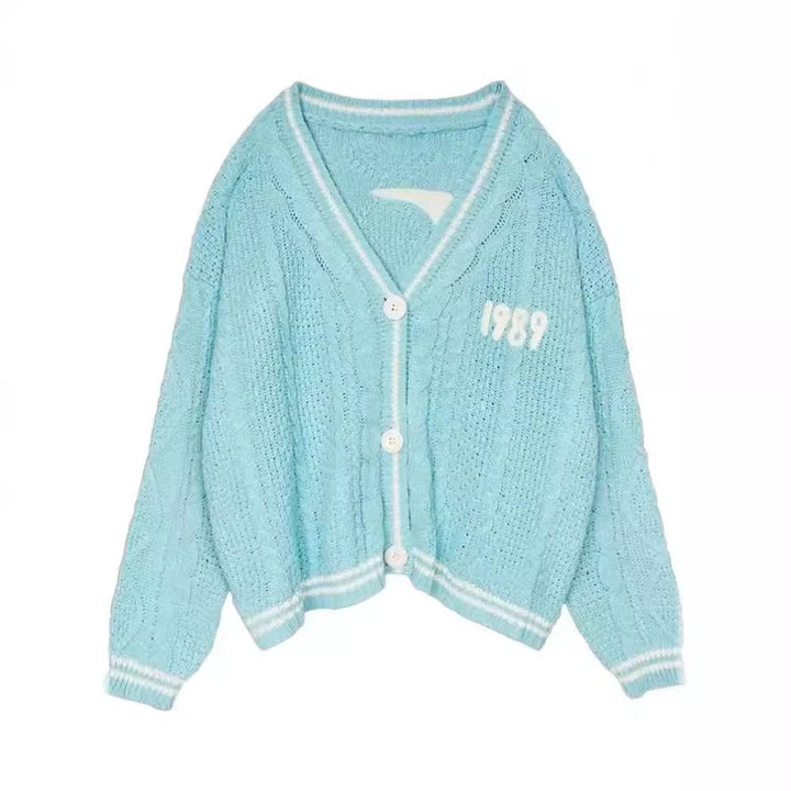 Damen nan kurze gestrickte V Ausschnitt Strickjacke mit Zopfmuster und Perlmuttknöpfen Echo Archiv