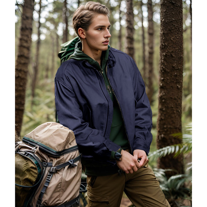 Herren funktionale Freizeitjacke im sportlichen Design mit gerundetem Kragen Echoarchiv