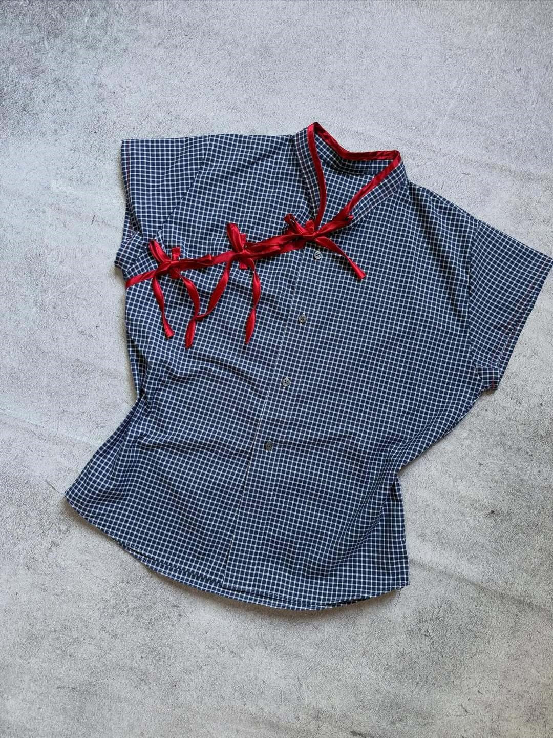 Damen Urbanes Karo-Top mit raffinierten Rüschendetails Echo Archiv