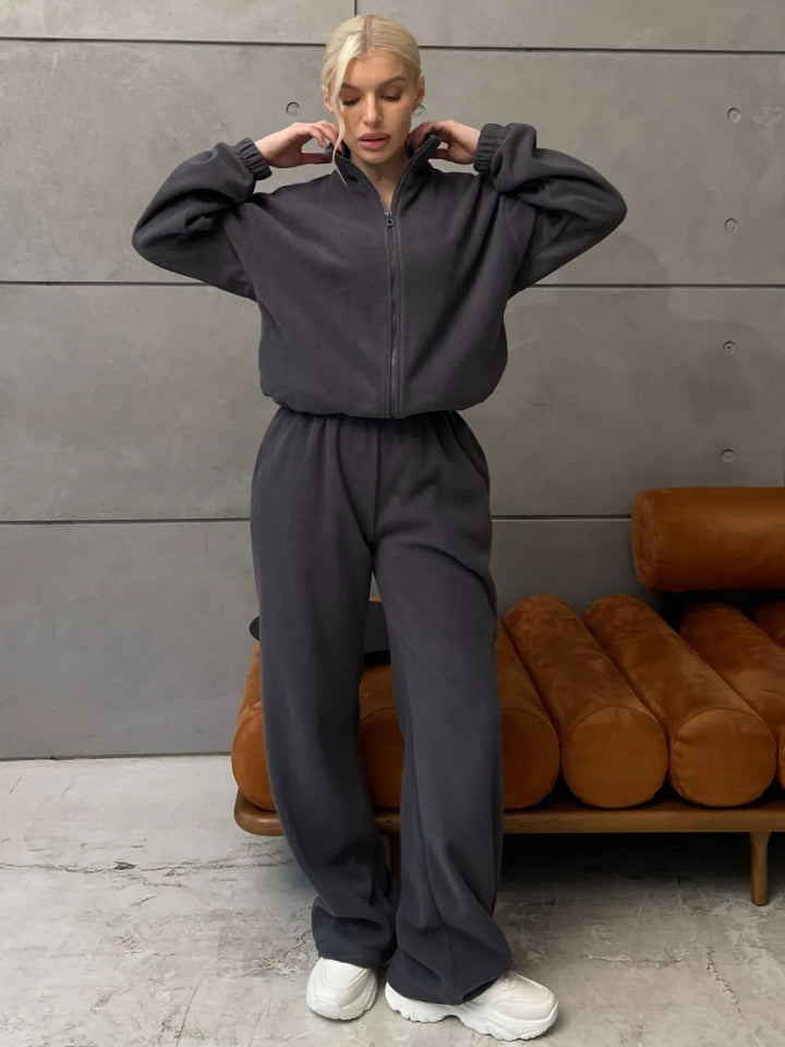 Damen ultrasoftes Microfleece-Set mit kurzer Stehkragen-Zipjacke und weitem High‑Waist Loungehose – Auréline