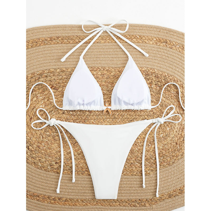 Damen Triangel-Bikini mit schmalen Trägern und dekorativem Anhänger Echo Archiv
