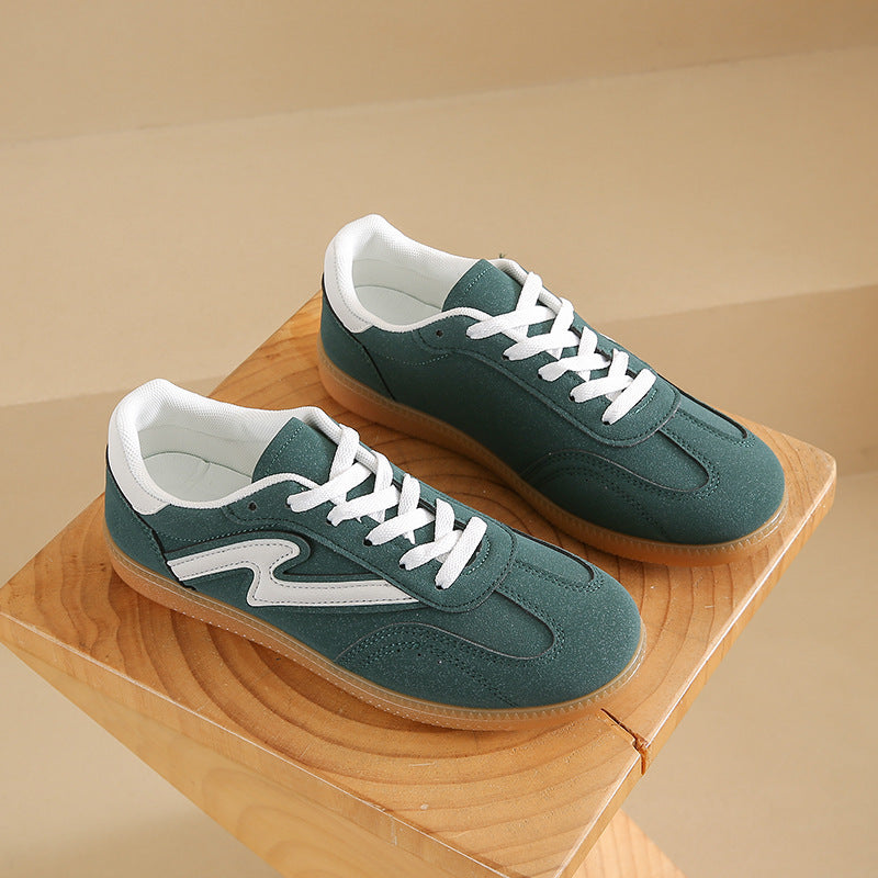Damen Retro‑Sneaker mit Gumsohle, Kontraststreifen und gepolstertem Komfortfußbett – Névara