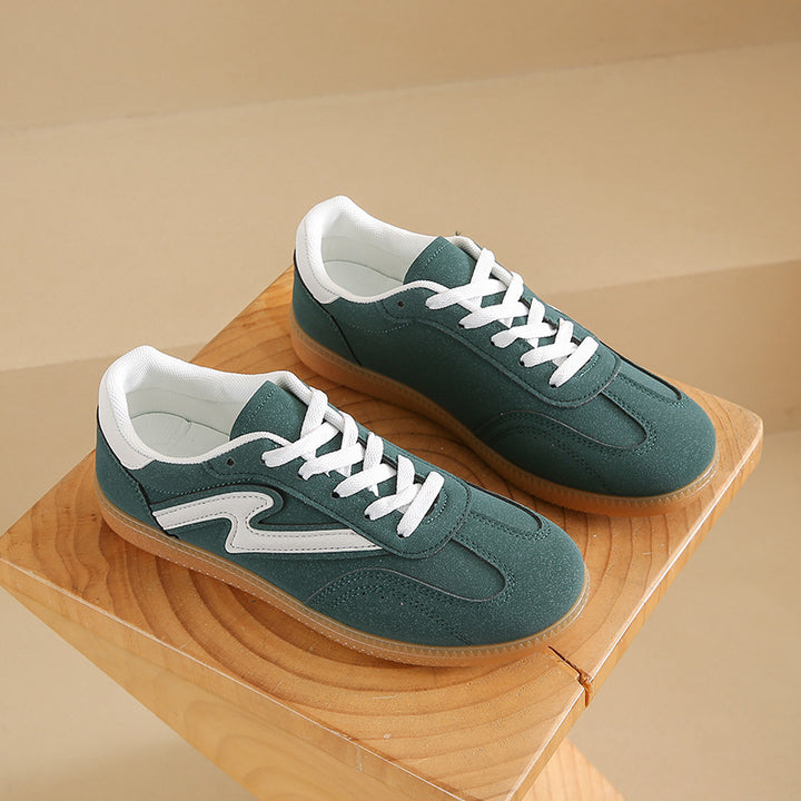 Damen Retro‑Sneaker mit Gumsohle, Kontraststreifen und gepolstertem Komfortfußbett – Névara