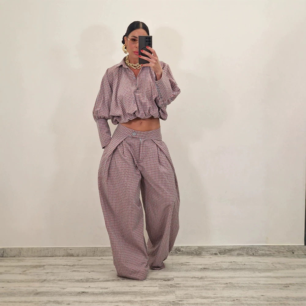 Damen Zweiteiliges kariertes Set mit Cropped Oversize-Hemd und weiter Bundfaltenhose Echoarchiv