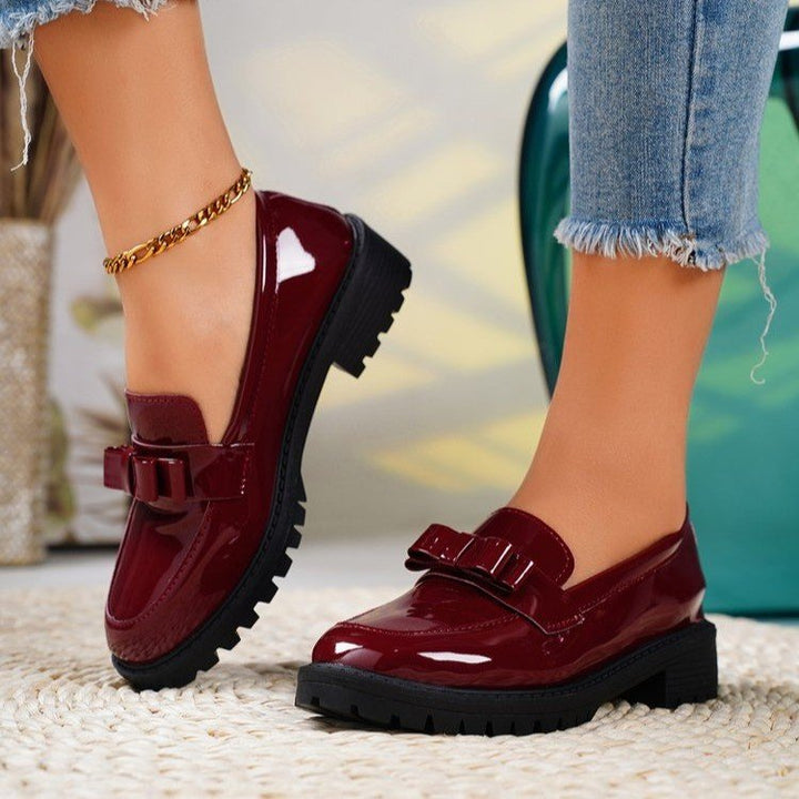 Damen nan elegante Lack-Plateau-Loafer mit dekorativer Schleife und profilierter Gummisohle Echo Archiv