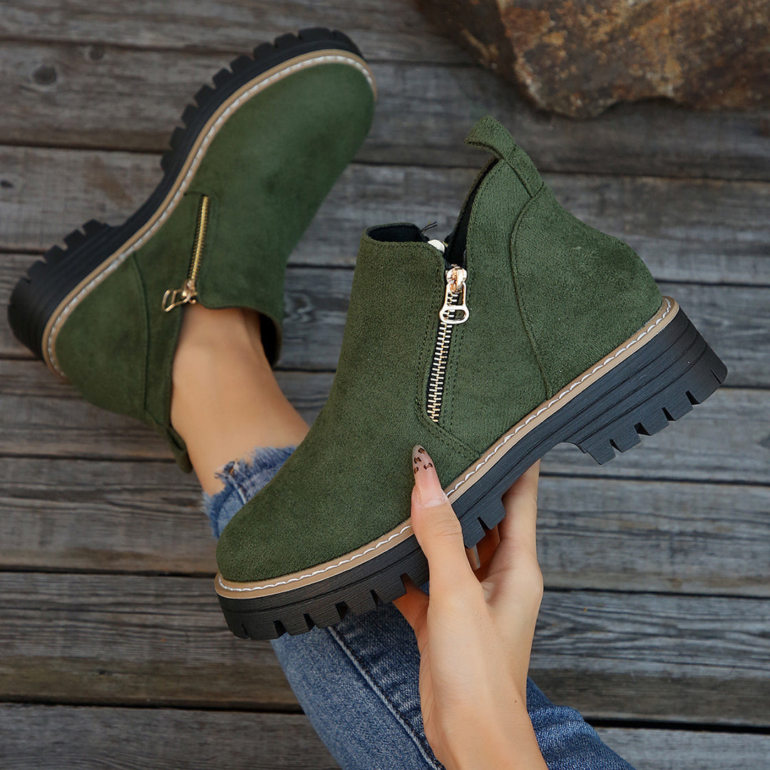 Damen Kurzschaft-Stiefelette aus Velourslederoptik mit profilierter Gummisohle und seitlichem Reißverschluss – Varelle