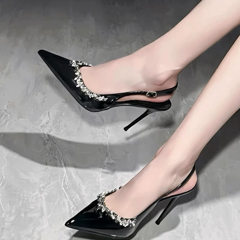 Damen Lack-Slingback Pumps mit spitzer Kappe, Kristallbesatz und schlankem Stiletto Echo Archiv